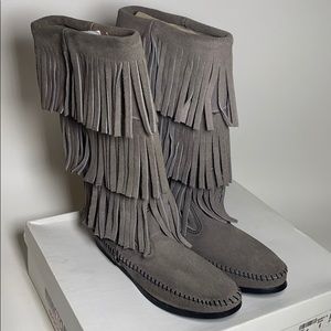 Women’s size 6 Minnetonka Grey Fringe boots